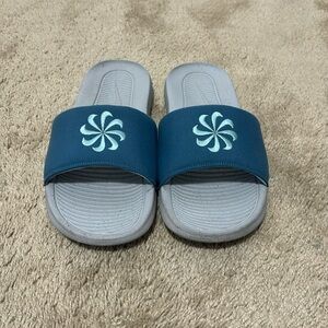 The size: 10 men/Color blue/ Nike